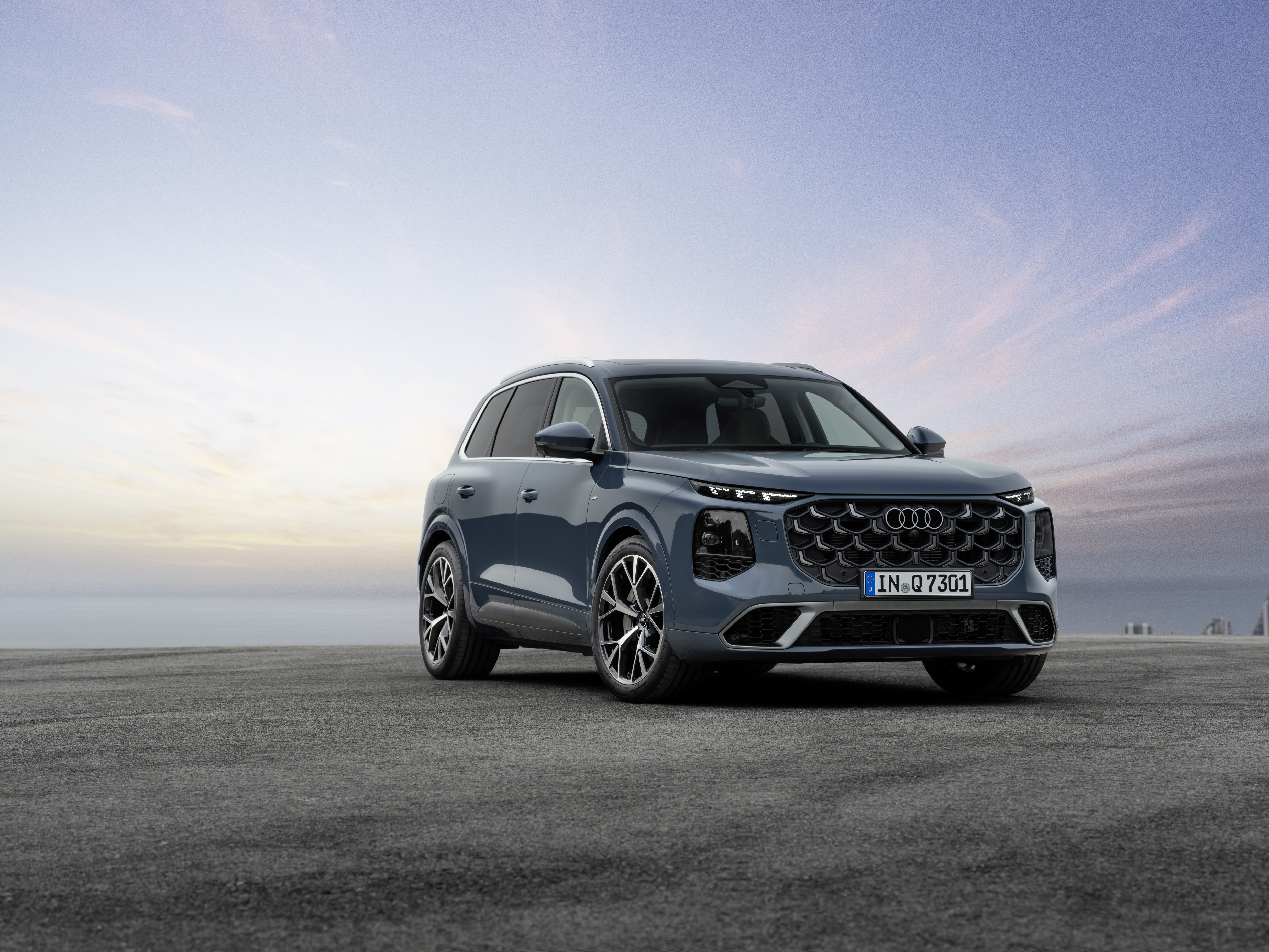 Third generation of the successful SUV: new Audi Q7 combines versatility and performance