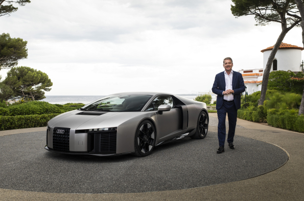 Audi presents its first supercar with a high-performance hybrid powertrain