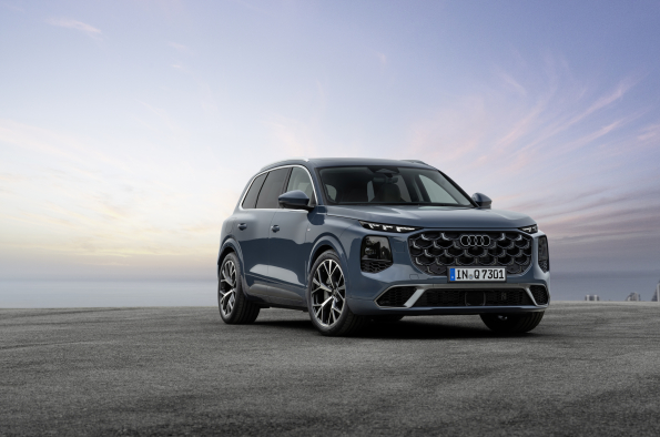 Third generation of the successful SUV: new Audi Q7 combines versatility and performance