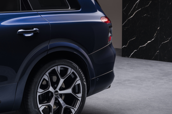 Audi Q9 - on location